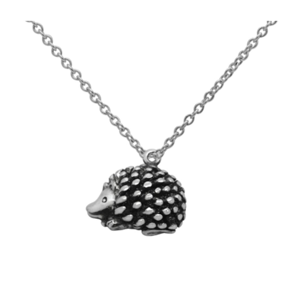 Close-up of porcupine pendant engraved "Though she be but little she is fierce" 925 silver – detail