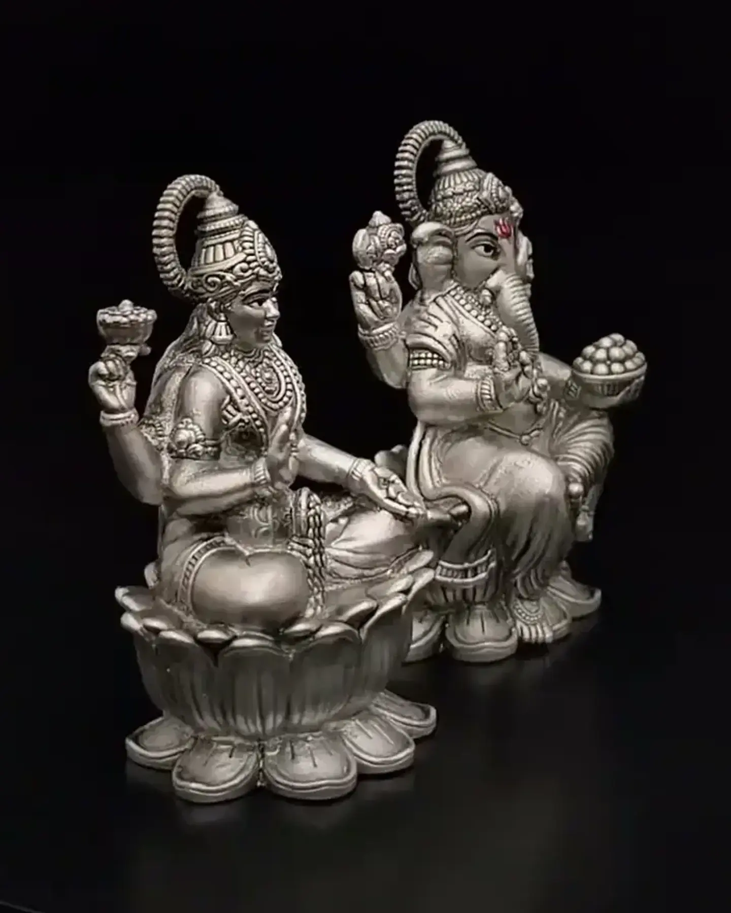 Lakshmi & Ganesh on Lotus · 34 g, in silver
