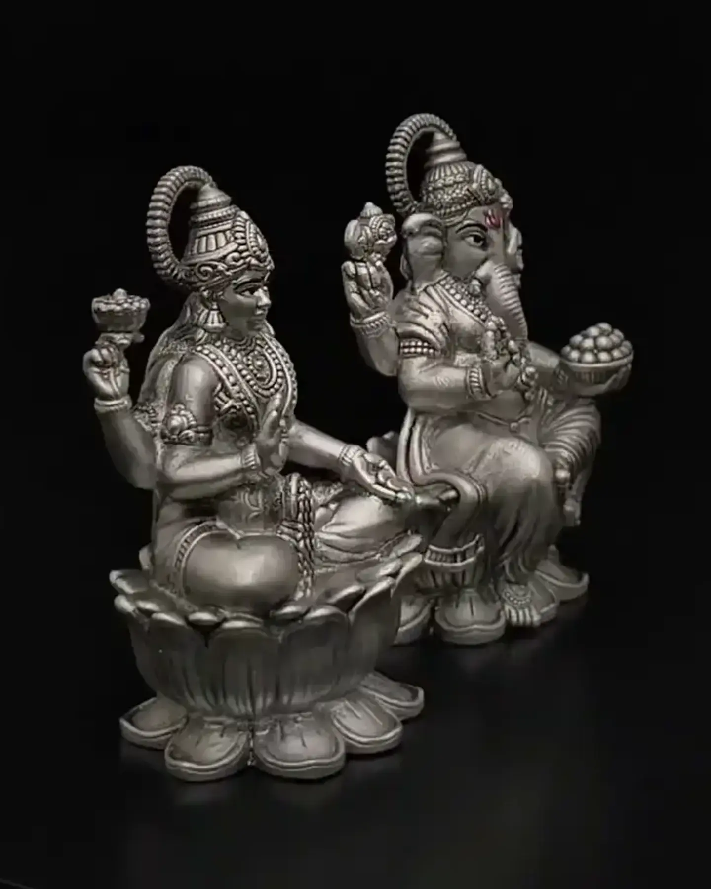 Lakshmi & Ganesh on Lotus · 52 g, in silver