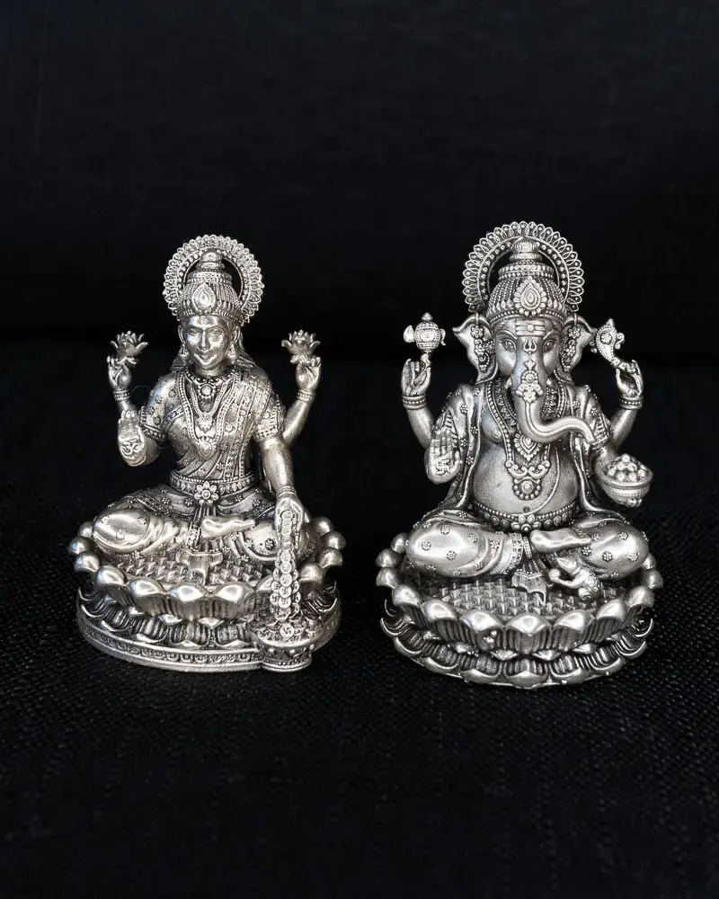 Lakshmi & Ganesh on Lotus · 23 g, in silver
