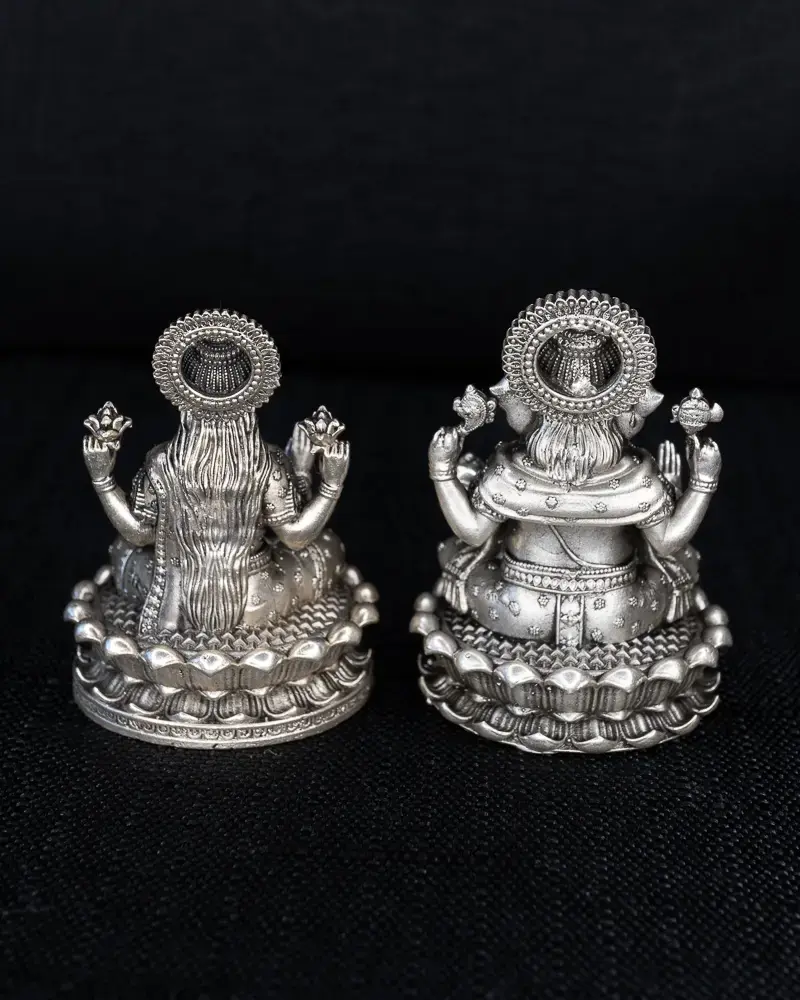 Lakshmi & Ganesh on Lotus · 23 g, in silver