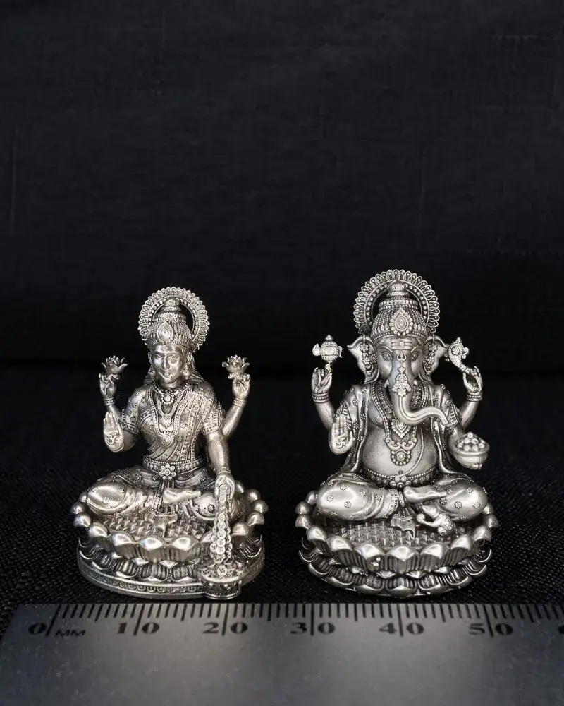 Lakshmi & Ganesh on Lotus · 23 g, in silver