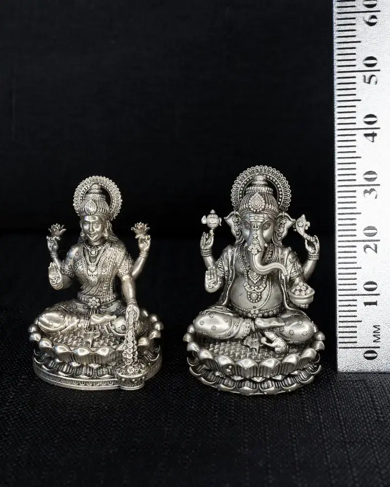 Lakshmi & Ganesh on Lotus · 23 g, in silver