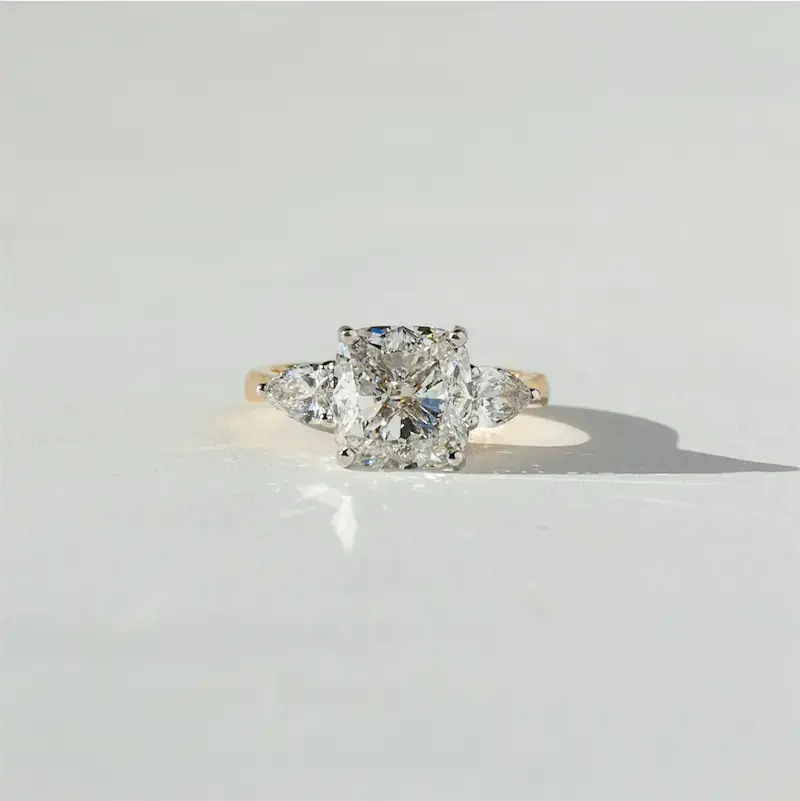 Three-stone, yellow gold
