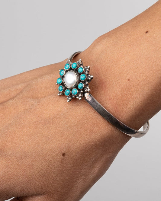 BLUE FLOWER BANGLE