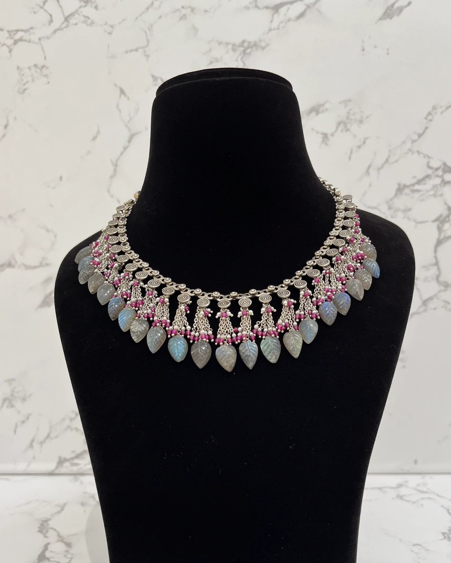 LEAF MOTIF NECKLACE