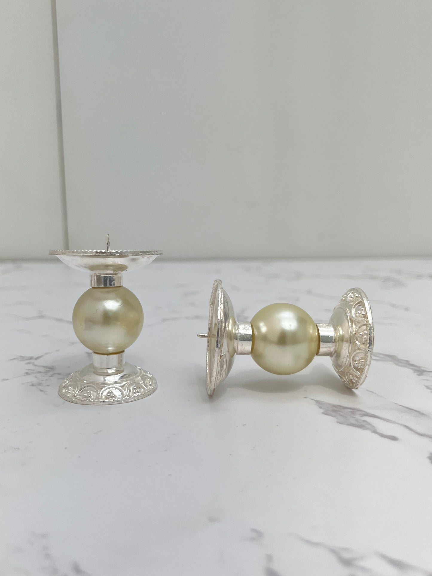 PEARL CANDLE STAND