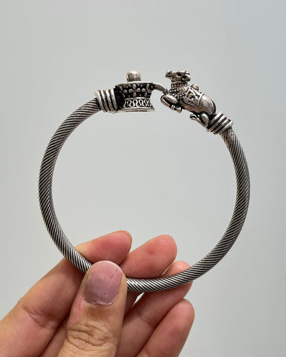 NANDI BANGLE