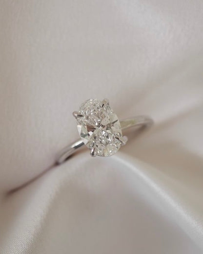 Oval solitaire ring in different gold karats and colors – custom lab-grown diamond ring