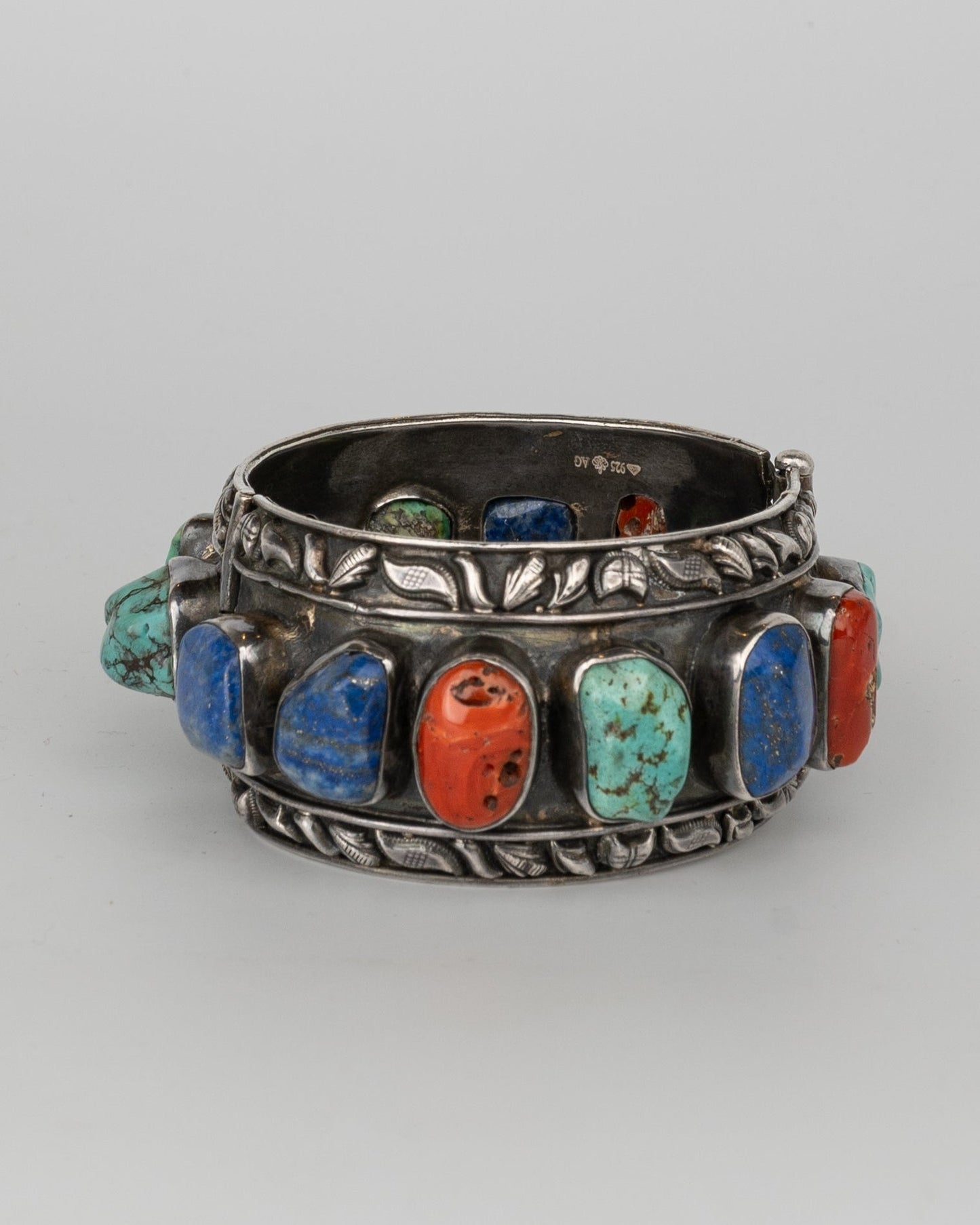 SEMI-PRECIOUS STONE KADA
