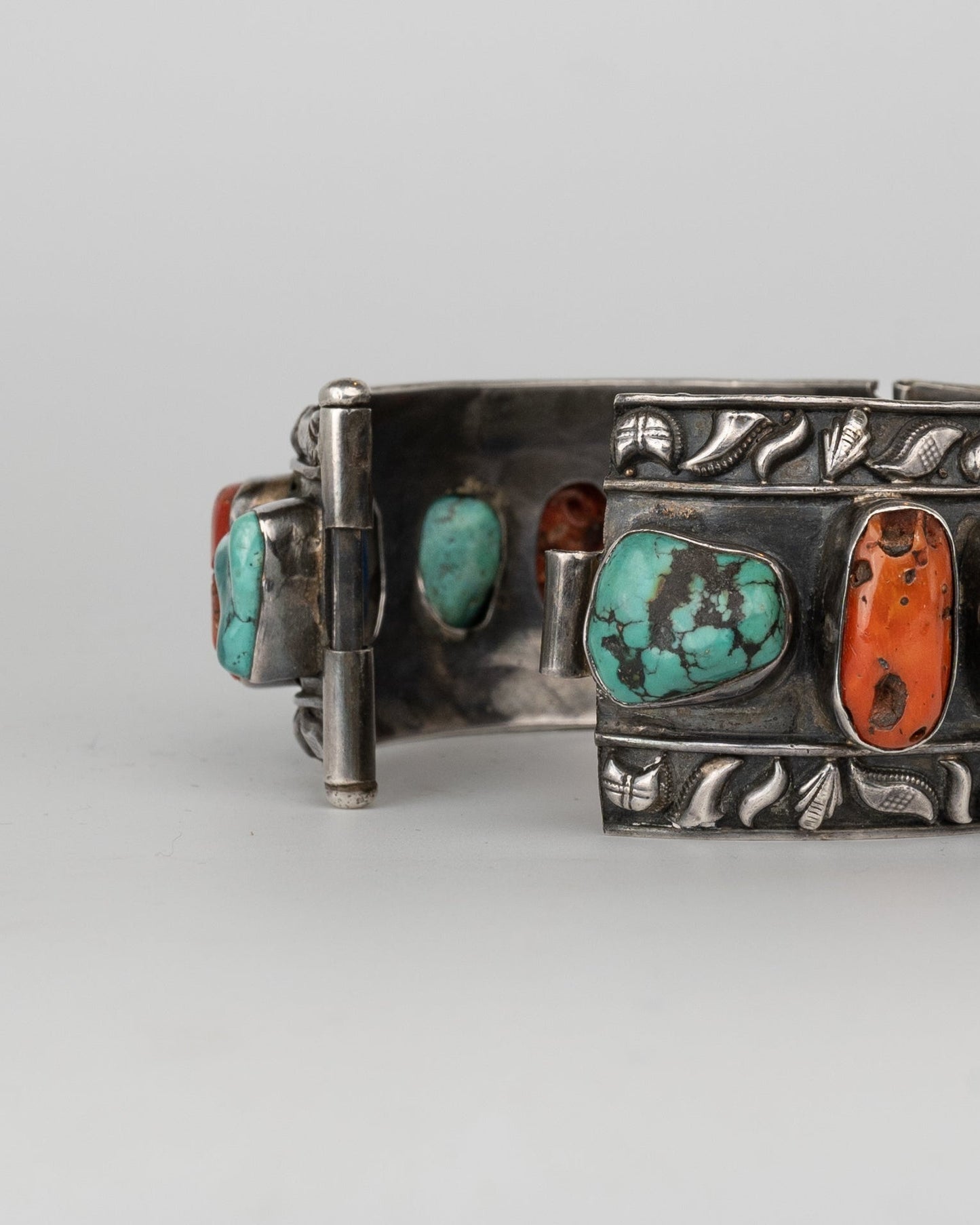 SEMI-PRECIOUS STONE KADA