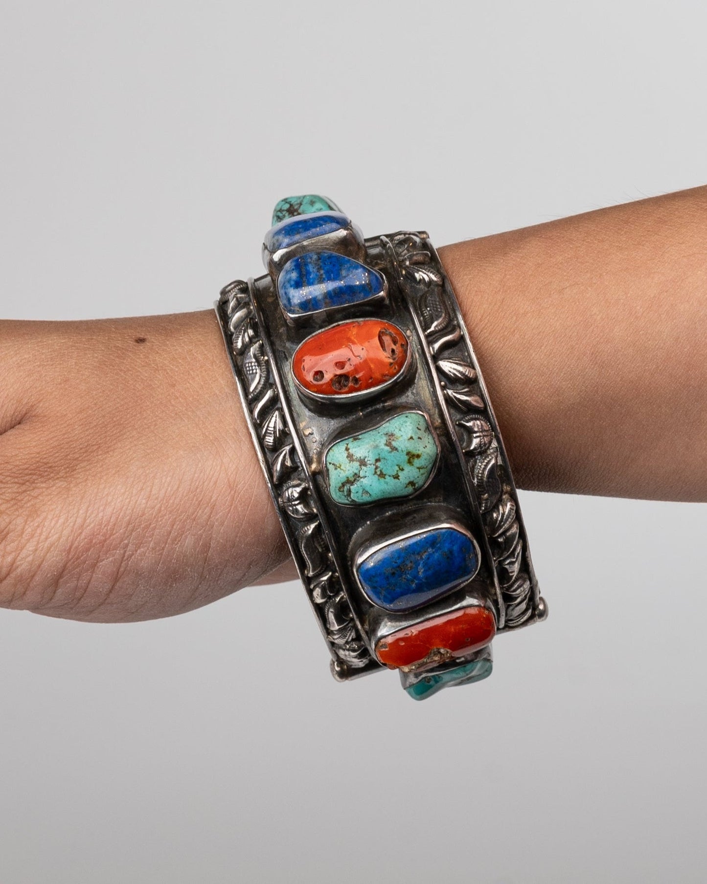 SEMI-PRECIOUS STONE KADA
