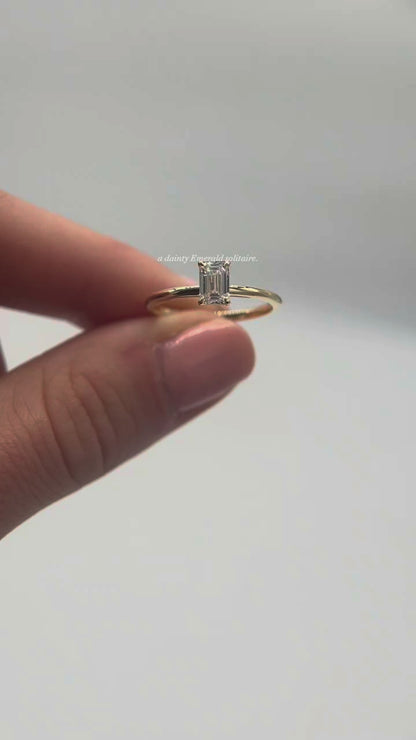 EMERALD SOLITAIRE RING